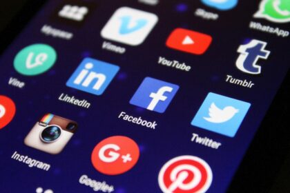 Réseaux sociaux interdits aux moins de 15 ans