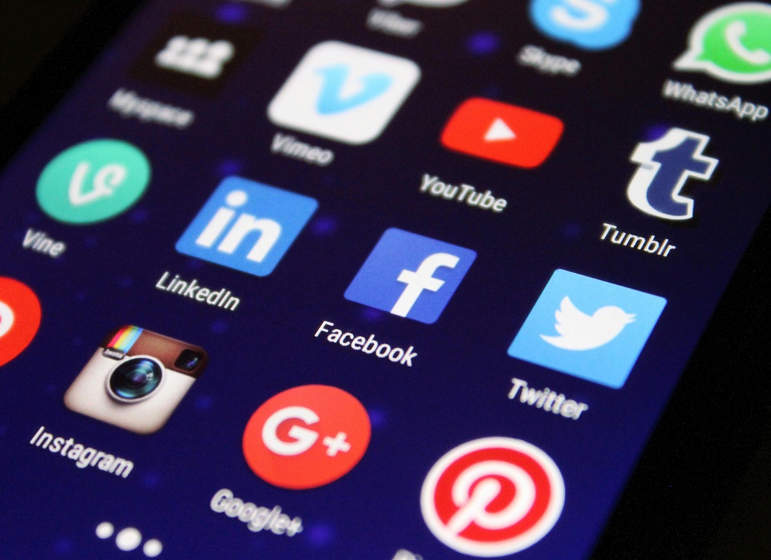Réseaux sociaux interdits aux moins de 15 ans