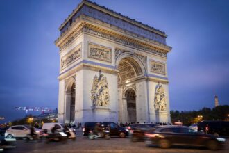 Un homme traverse Paris en voiture en 22 minutes