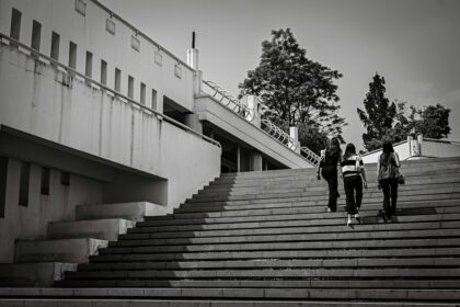La France invoque l’article 5 après un lancer de chaise dans un collège de Sologne